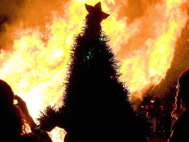 christmas-tree-fire-orin-zebest-flickr-cc-cropped-640x480